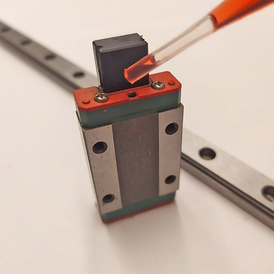 Lubrificante de óleo sintético para eixos X e Y