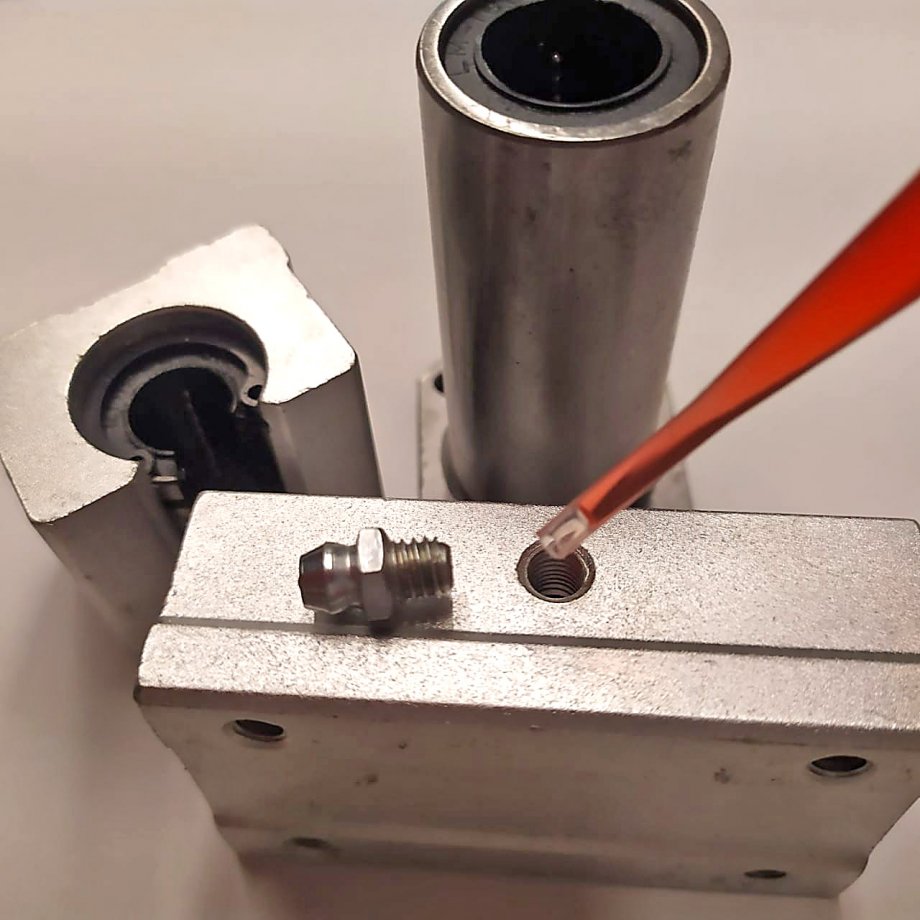 Lubrificante de óleo sintético para eixos X e Y