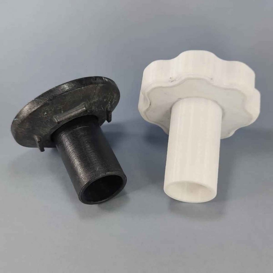 Tampa rosqueada com tubo para mangueira de aspirador de piscina antiga