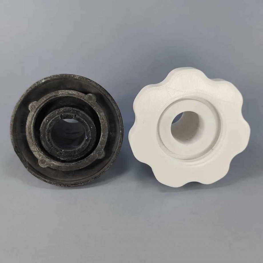 Tampa rosqueada com tubo para mangueira de aspirador de piscina antiga